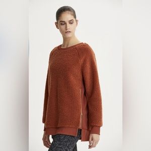 Varley Oakden Sherpa Crewneck in Auburn, M